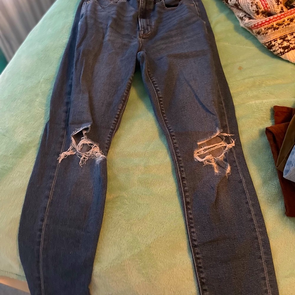 American Eagle mom jeans fit like straight leg but are still loose fitting.